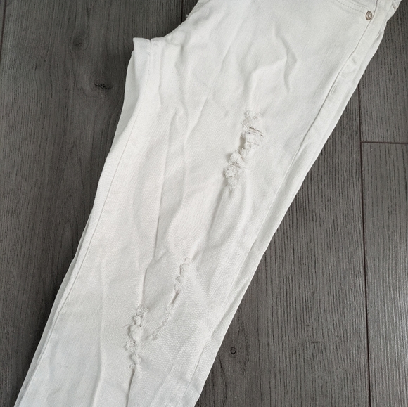 Zara White Distressed Cropped Jeans - Picture 4 of 5